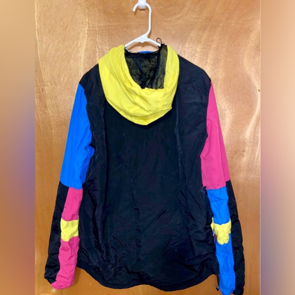 Pyramid Windbreaker - Picture 2 of 2
